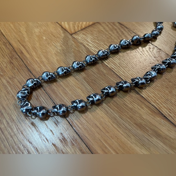 ❌SOLD❌Heavy skull necklace - Picture 2 of 14
